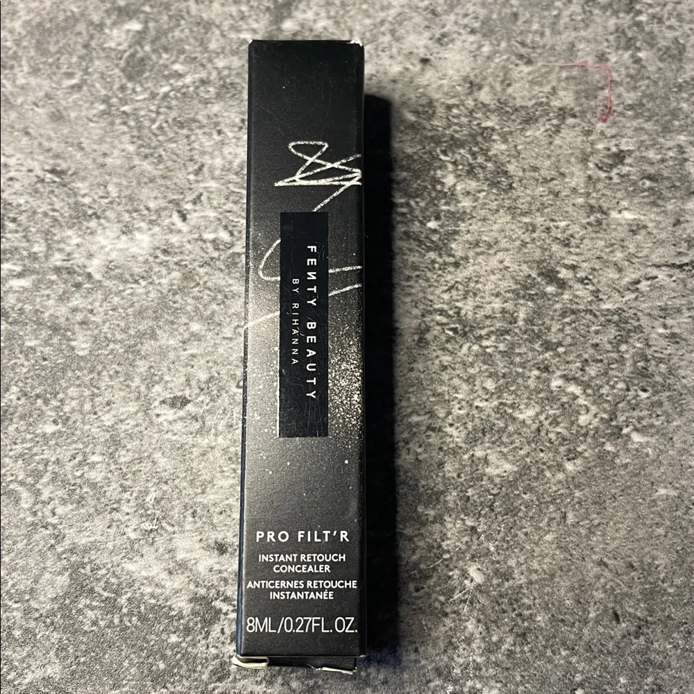 Fenty 220 Pro Filt'r Instant Retouch Concealer